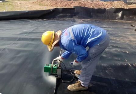 缓冲层基面上铺设防水板漏焊补救措施