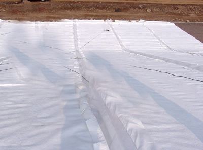 土工材料(如土工膜）可预防尾矿库引起的灾害