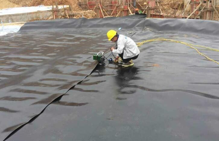 土工膜生产厂家解析复合防排水板的铺设规程