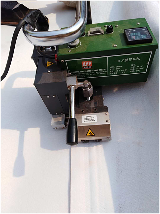 螺丝刀法 充气法 吸气法三种土工膜焊接质量测试类型