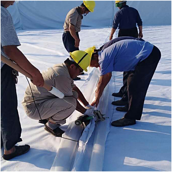 HDPE土工膜焊缝的二次焊接也属于特殊部位焊接