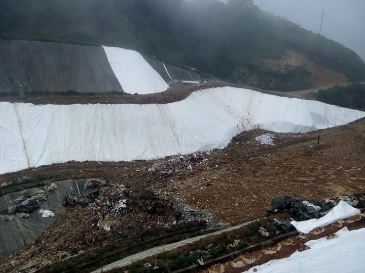 固体废物填埋场在铺设HDPE土工膜前要经理哪三个阶段？