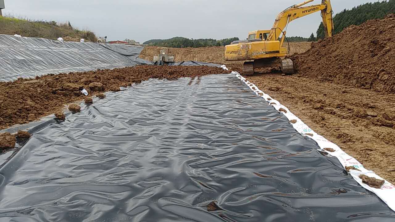 水工建筑物专用土工膜具有哪些良好的特性?