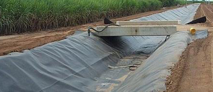 土工膜用以碾压混凝土坝的构造特性
