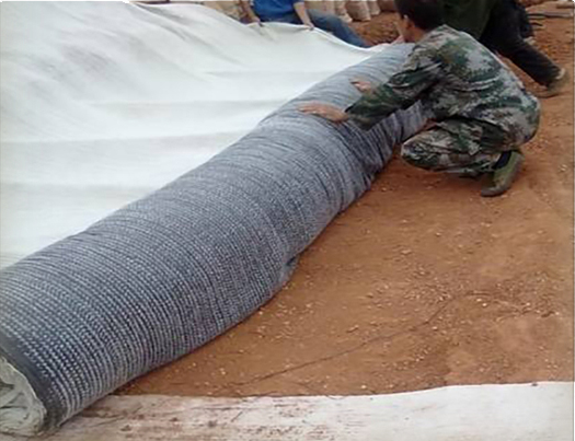平纹机织物膨润土防水毯的生产遵循传统的织造工艺