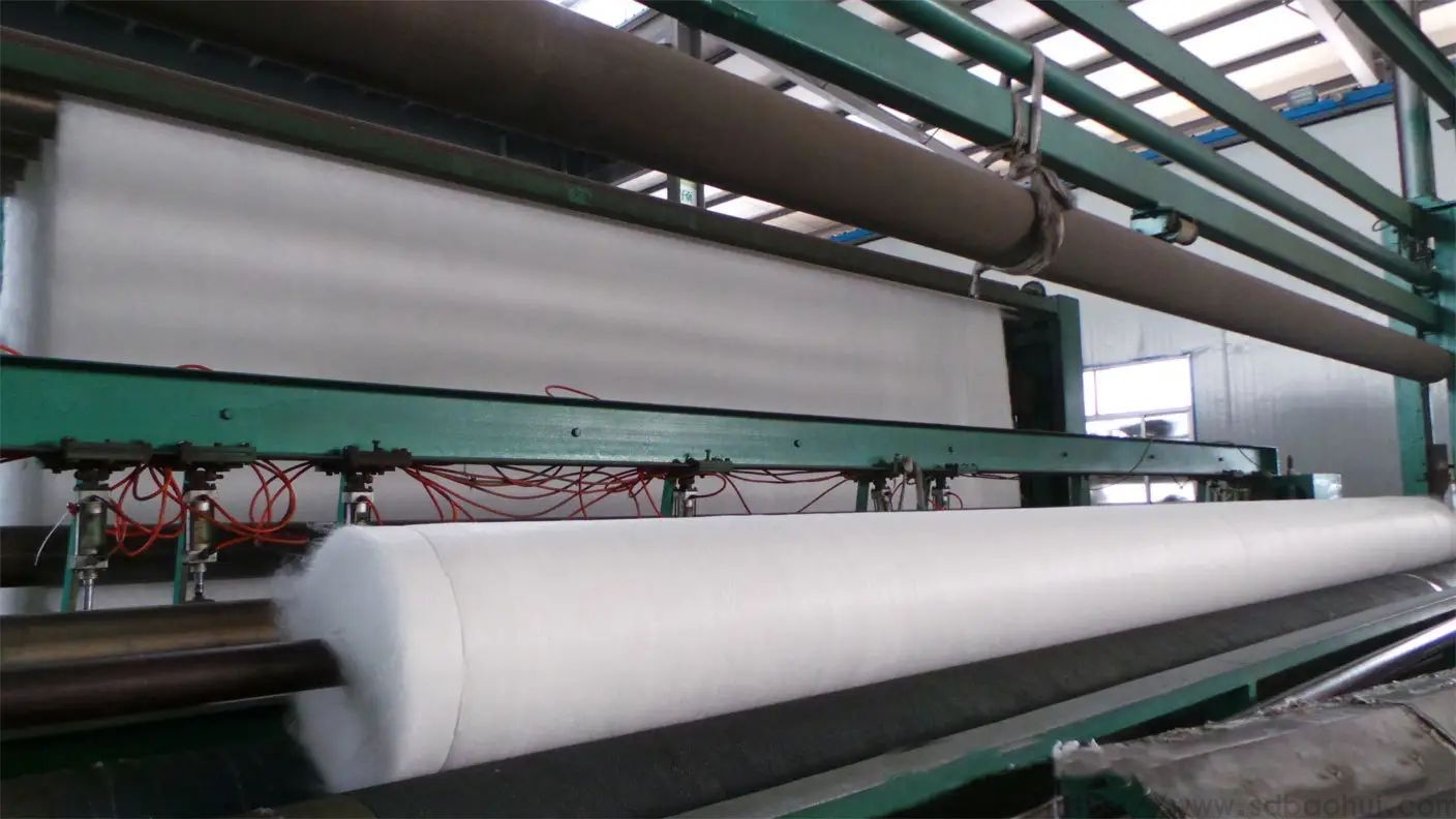 土工布采用纺黏法成网工艺的优势主要在于经熔融纺丝技术