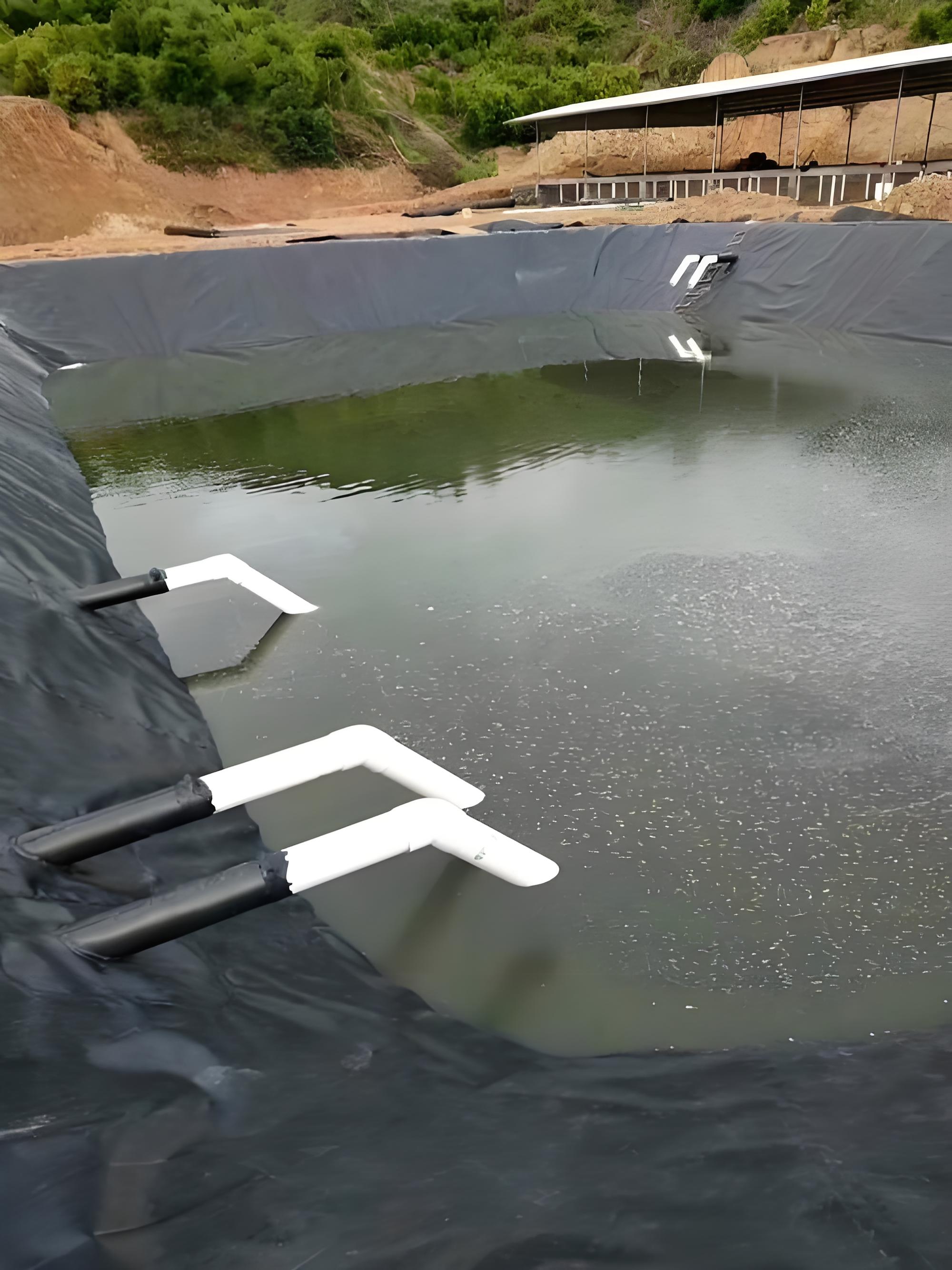 HDPE 黑膜——山东领翔新材料为全国猪场沼气池护航 HDPE 黑膜——山东领翔新材料为全国猪场沼气池护航