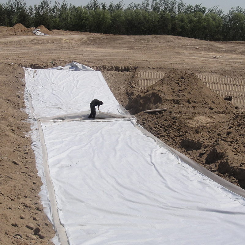 土工布砂垫层结合反滤结构及人工降雨冲刷试验