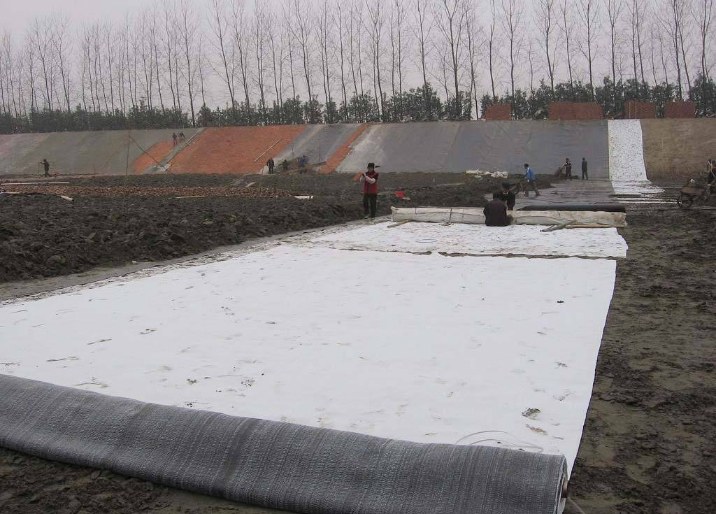 人工湖膨润土防水毯施工工艺的应用